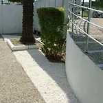 Daire Side Garden *