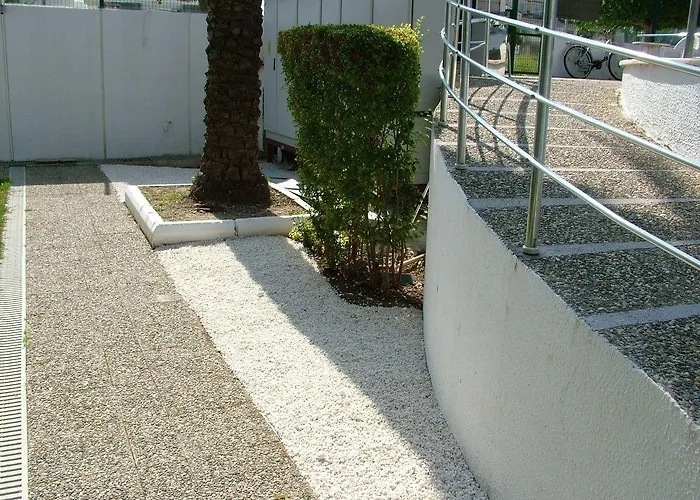 Διαμέρισμα Side Garden *