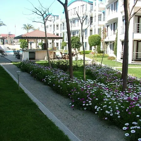 Garden Сиде