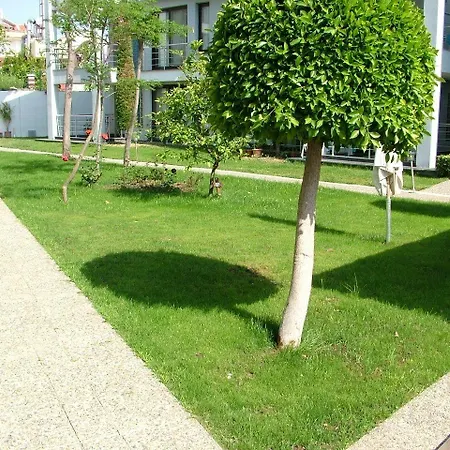 Side Garden Apartment