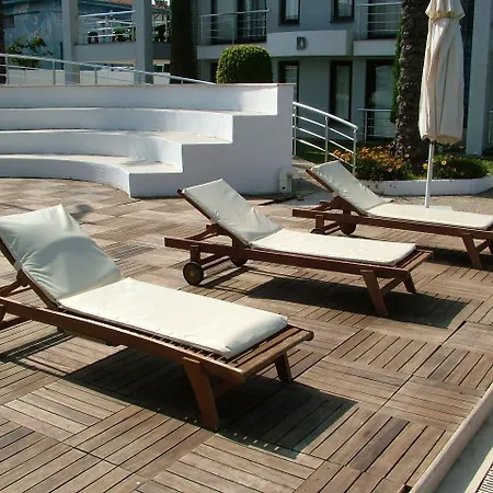 Side Garden Apartment